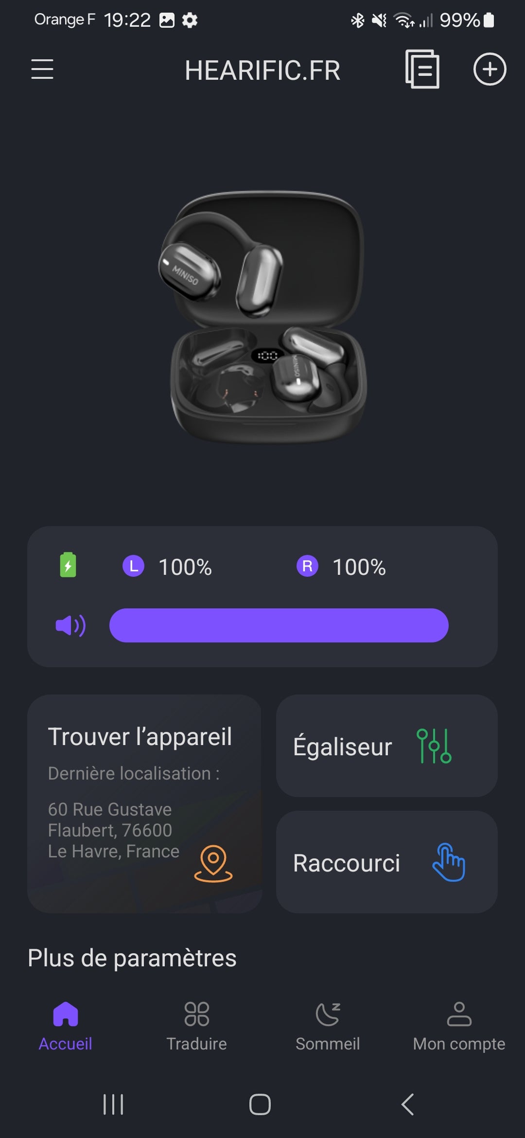 alt="Écran d’accueil de l’application Hearific montrant le niveau de batterie, les options d’égaliseur, de localisation et de raccourci des écouteurs traducteurs"